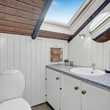 Stunning In With Kitchen Hals