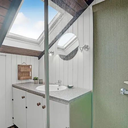 Stunning In With Kitchen * Hals