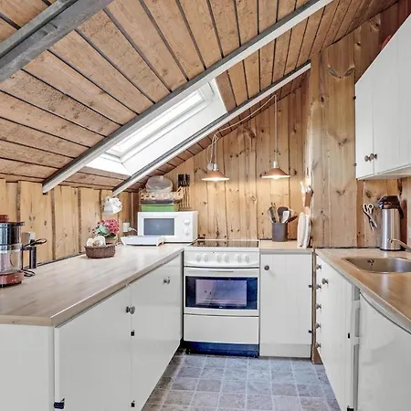 Ferienhaus Stunning In With Kitchen Hals