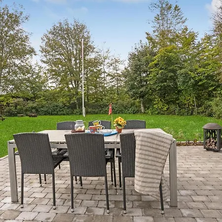 Ferienhaus Stunning In With Kitchen
